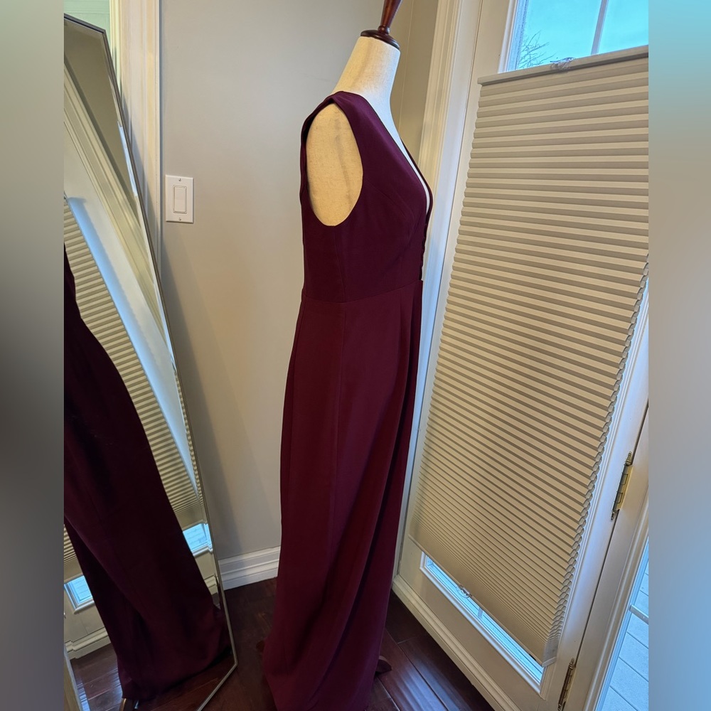 WAYF | The Casey Plunge Neck Gown | Med 💃🏼 - Picture 4 of 15